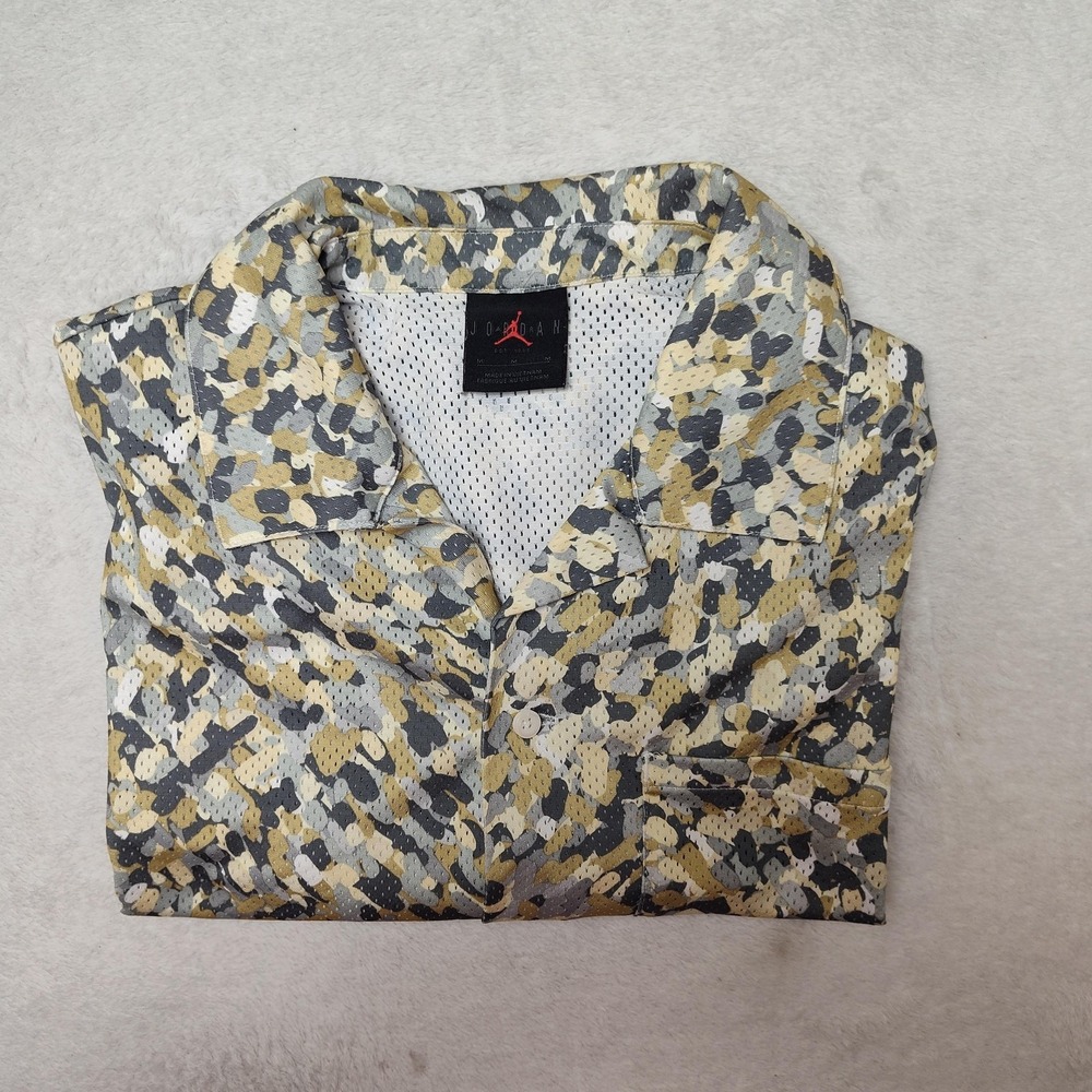 Nike Jordan Shirt Mens M Gray Camouflage Poolside Short Sleeve Button Up FN4641